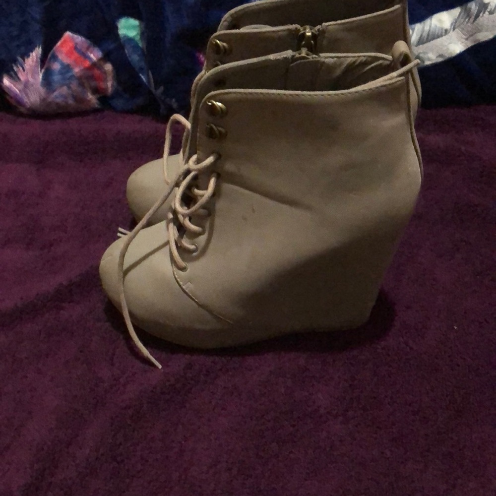 Shoes - Picture 5 of 6